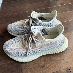YEEZY 350V2 "ASH PEARL" size 6uk, 6.5 US